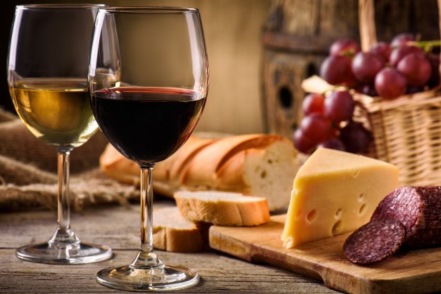 Konačno rešena dilema: Da li je zdravije belo ili crveno vino?